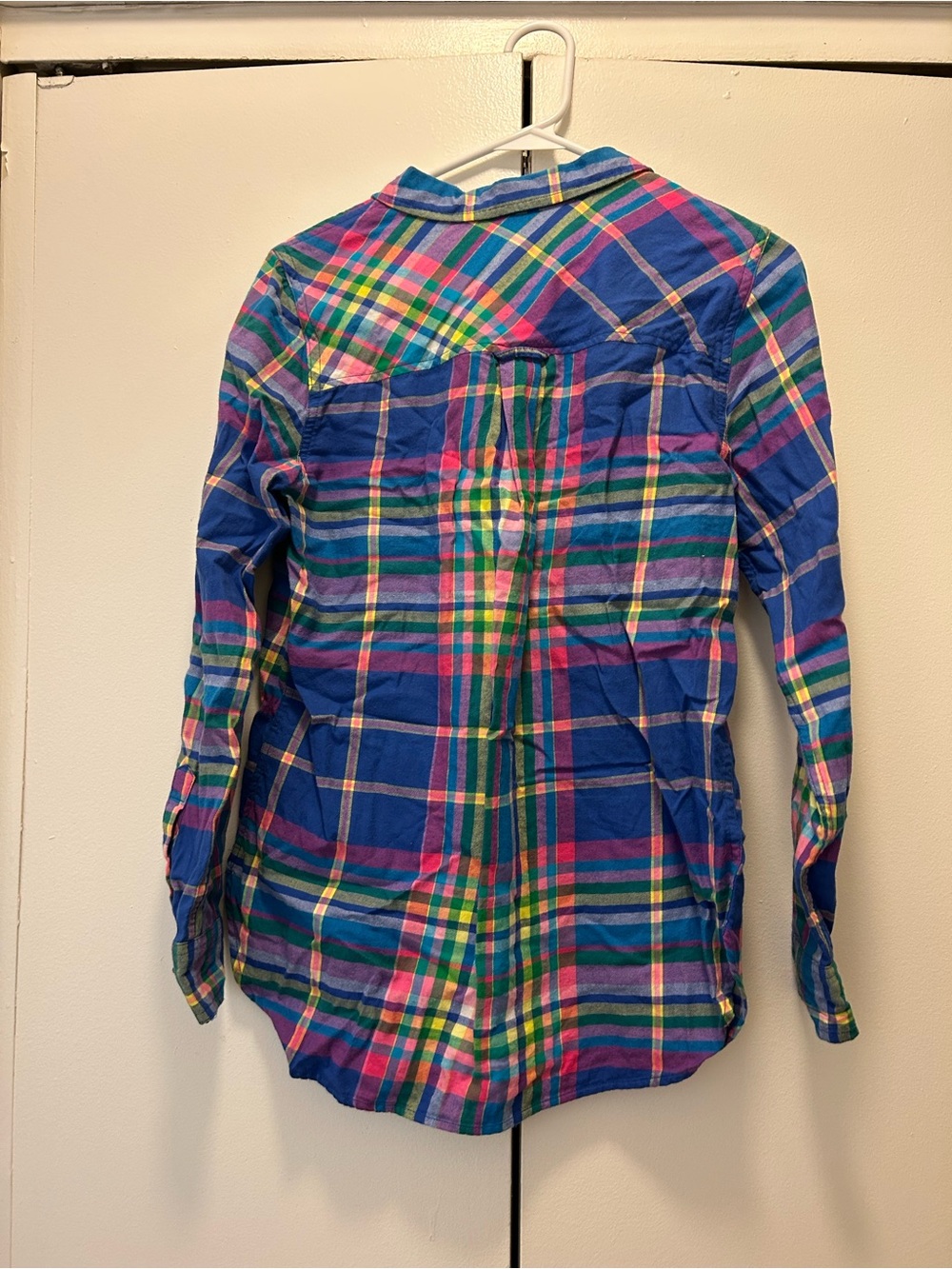 Women’s Blue Multicolor Plaid Button-Down Shirt - Picture 4 of 4
